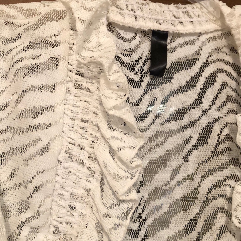 Junior’s Babydoll White Lace Bolero Shrug - Picture 4 of 5